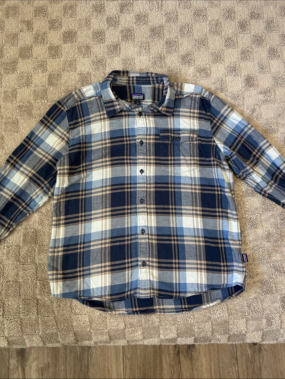 Patagonia Organic Cotton Plaid Button Up Shirt Men’s L Blue Brown Flannel